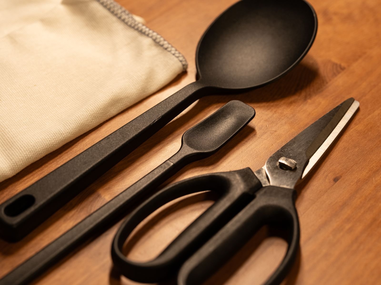 Black Nylon Utensil Set with Kitchen Shears