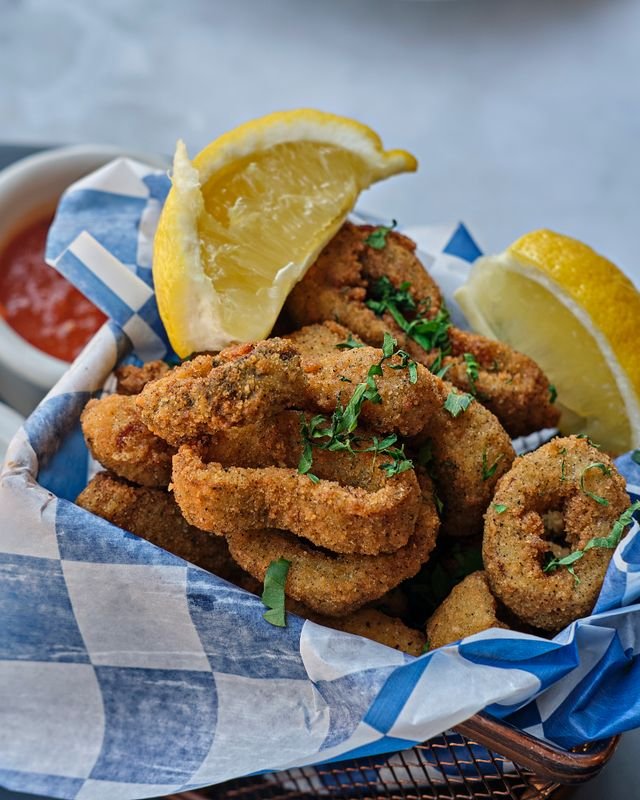 Crispy Fried Calamari with Lemon