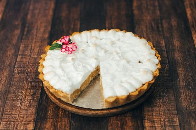 Key Lime Pie with Fluffy Meringue