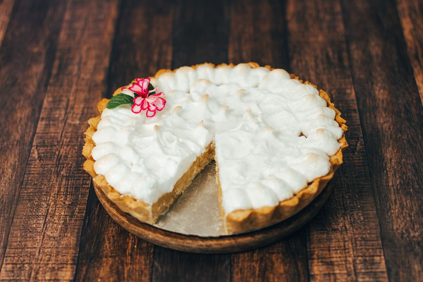 Key Lime Pie with Fluffy Meringue