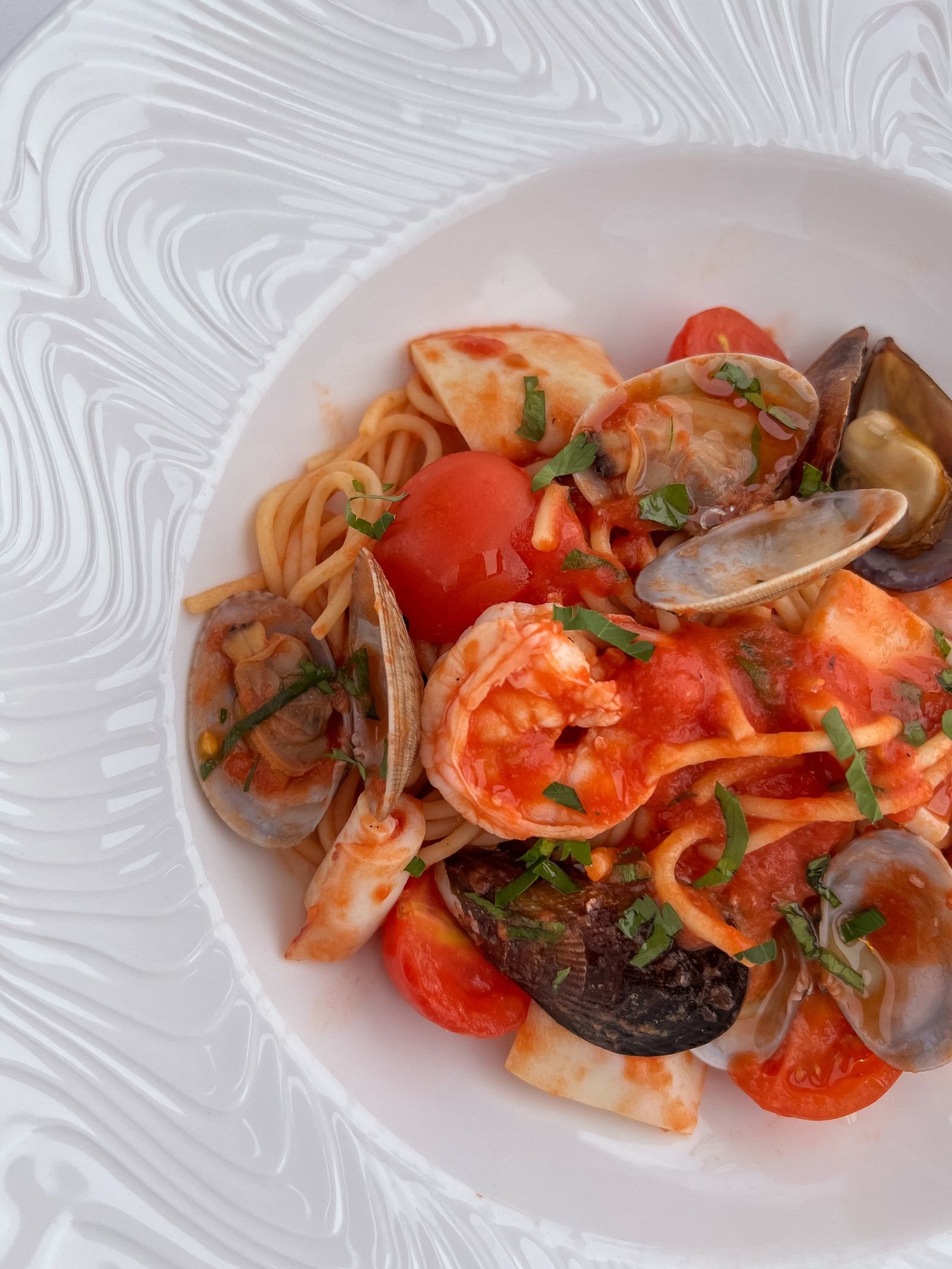 Seafood Spaghetti with Shrimp, Clams and Tomatoes