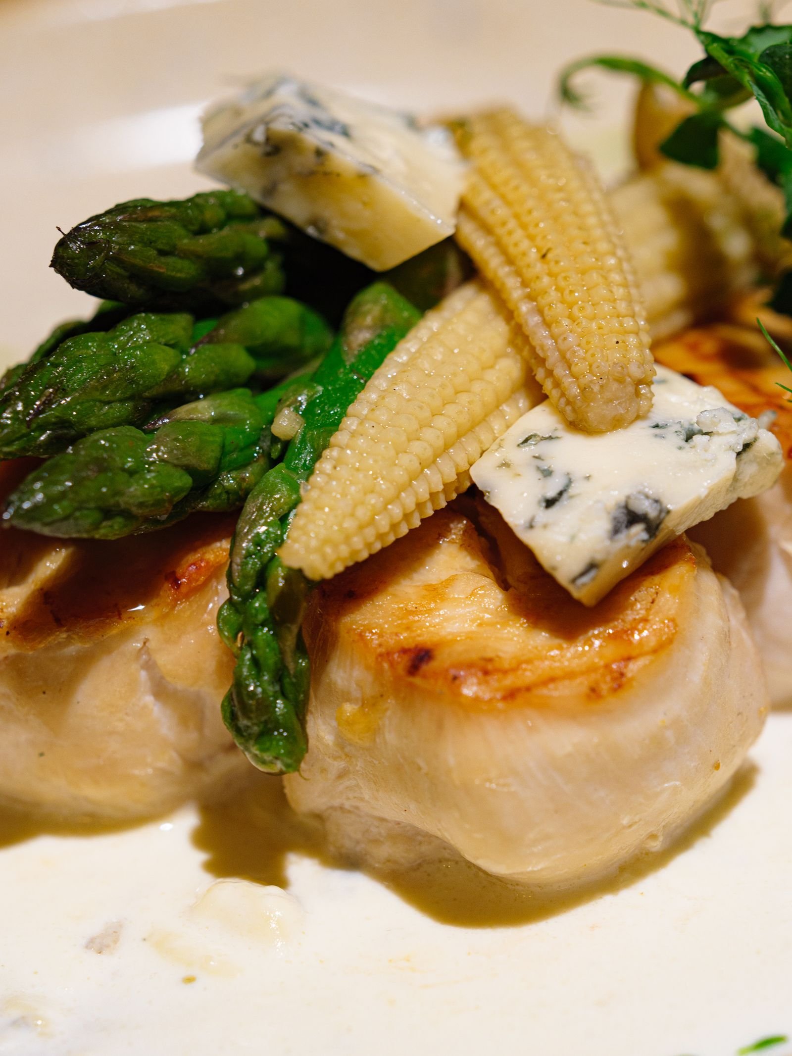 Seared Chicken Breast with Asparagus and Blue Cheese