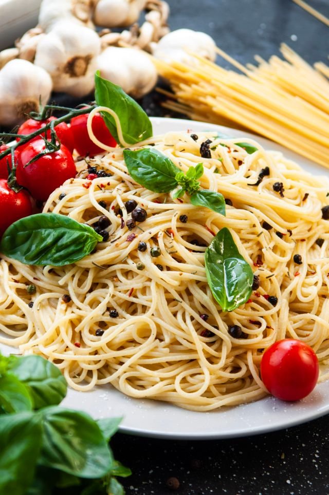Spaghetti Aglio e Olio with Basil and Cherry Tomatoes