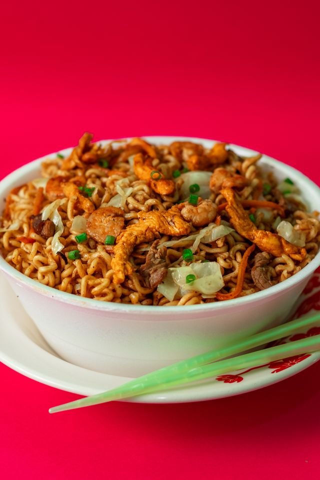 Spicy Stir-Fried Noodles with Chicken and Cabbage