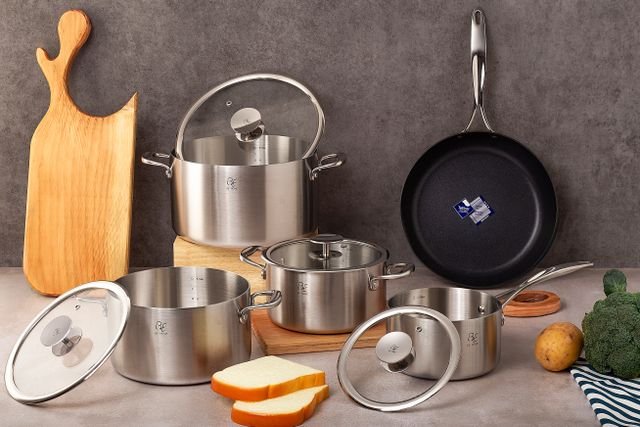 Stainless steel pots and pans