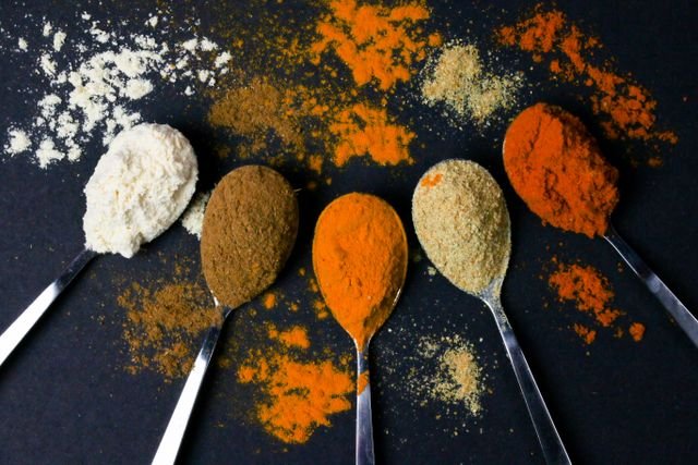 Spices on spoons
