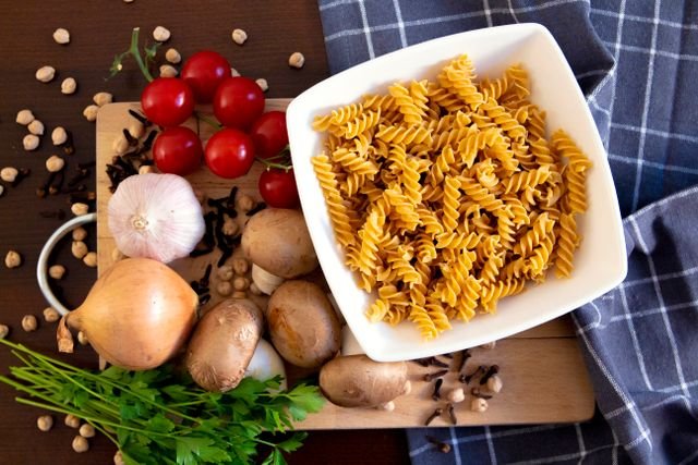 Fusilli, tomatoes and onion