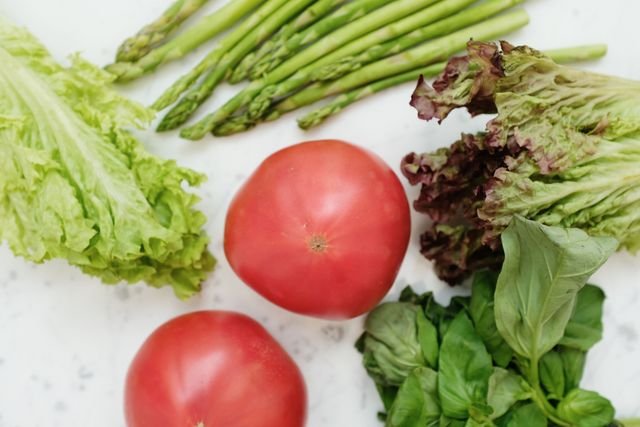 Tomatoes, lettuce and asparagus